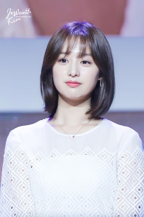 Tóc Bob Ngang Vai Uốn cụp