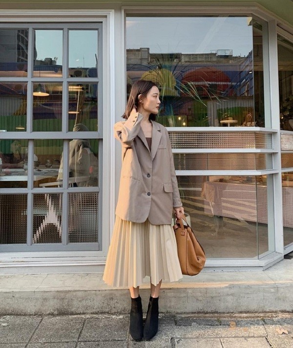 Váy xếp ly dài màu nâu