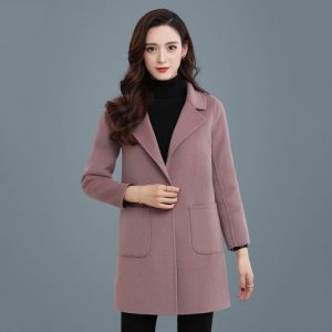 Chiếc áo dạ kiểu trông nàng cá tính hơn rất nhiều