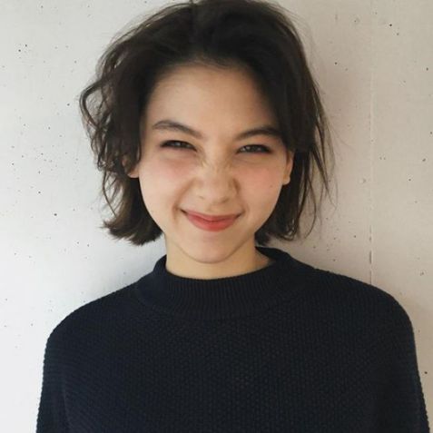 Cập nhật các kiểu tóc ngắn uốn đẹp nhất cho nữ - Hình ảnh số 1 Bộ sưu tập những bộ tóc mái ngắn được uốn xù tự nhiên dành cho các cô gái cá tính. Giúp nhấn mạnh nét đẹp trên diện mạo thêm xinh xắn.