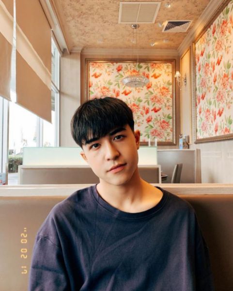 Mẫu tóc đầu nấm phù hợp mặt tròn đẹp nhất cho nam giới - Biến thể số 1 Các mẫu tóc đầu nấm phù hợp nhất cho nam giới khuôn mặt to, tròn, mập thịnh hành hiện nay - Hình ảnh số 1