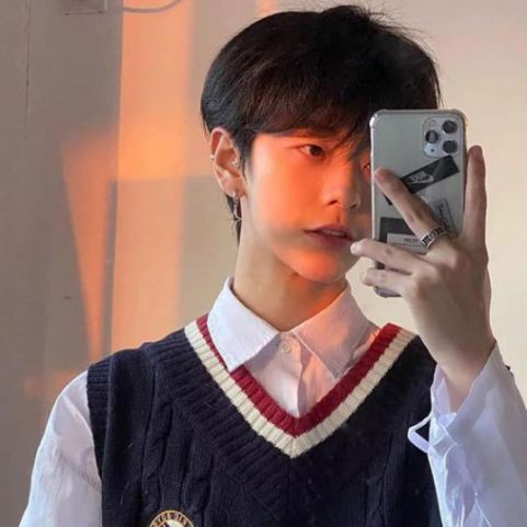 Mẫu tóc đầu nấm hàn quốc đẹp nhất cho nam giới - Biến thể số 1 Thời trang tóc đầu nấm phong cách Hàn Quốc đang được quan tâm hiện nay - Hình ảnh số 1