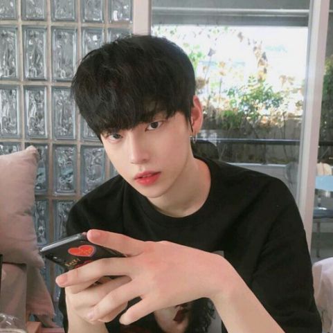 Mẫu tóc đầu nấm hàn quốc đẹp nhất cho nam giới - Biến thể số 3 Thời trang tóc đầu nấm phong cách Hàn Quốc đang được quan tâm hiện nay - Hình ảnh số 3