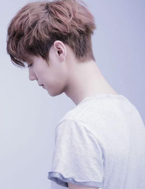 Mẫu tóc đầu nấm uốn đẹp nhất cho nam giới - Biến thể số 4 Phong cách tóc đầu nấm uốn đẹp nhất cho nam giới thêm phần trẻ trung, cá tính - Hình ảnh số 4