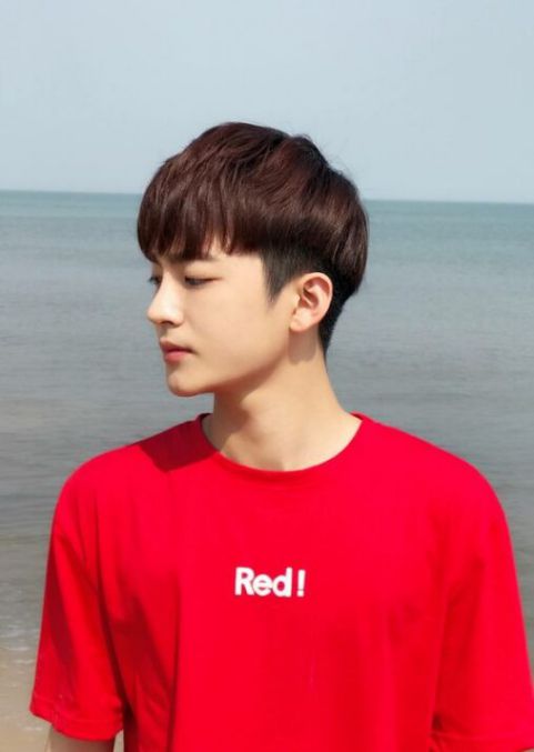 Mẫu tóc đầu nấm uốn đẹp nhất cho nam giới - Biến thể số 5 Phong cách tóc đầu nấm uốn đẹp nhất cho nam giới thêm phần trẻ trung, cá tính - Hình ảnh số 5