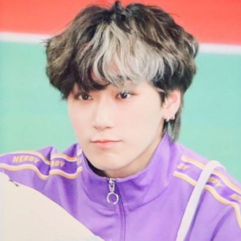 Mẫu tóc đầu nấm xoăn đẹp nhất cho nam giới - Biến thể số 5 Các mẫu tóc đầu nấm xoăn đình đám được nhiều nam giới trẻ trung lựa chọn - Hình ảnh số 5