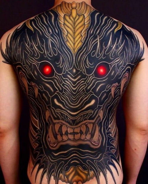 Hình xăm nghệ thuật mặt quỷ dữ ở lưng đẹp và ý nghĩa nhất