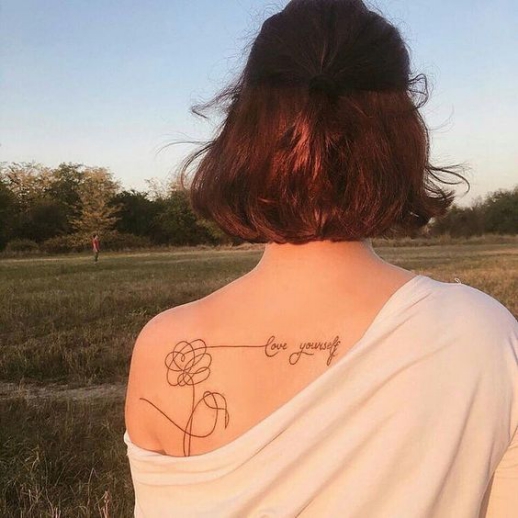 Nghệ thuật xăm hình chữ ở vai cho nữ đẹp Mẫu hình xăm tatoo chữ ở vai cho nữ