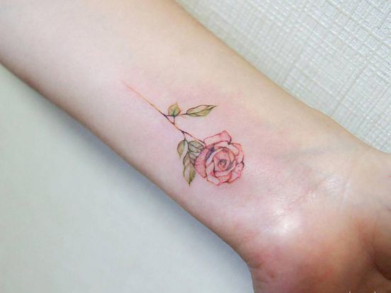 BST Hình xăm hoa hồng ở tay Top những mẫu hình xăm hoa hồng ở tay được ưa chuộng nhất