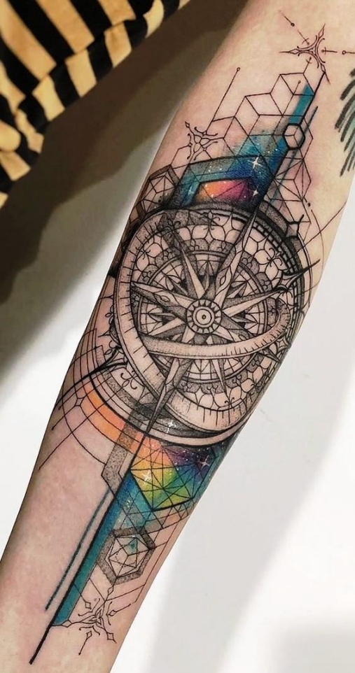 Hình ảnh xăm tattoo hoa văn la bàn ở tay cho cả nam và nữ giới sành điệu Hình xăm tattoo hoa văn la bàn được sử dụng nhiều loại mực cực kỳ nổi bật