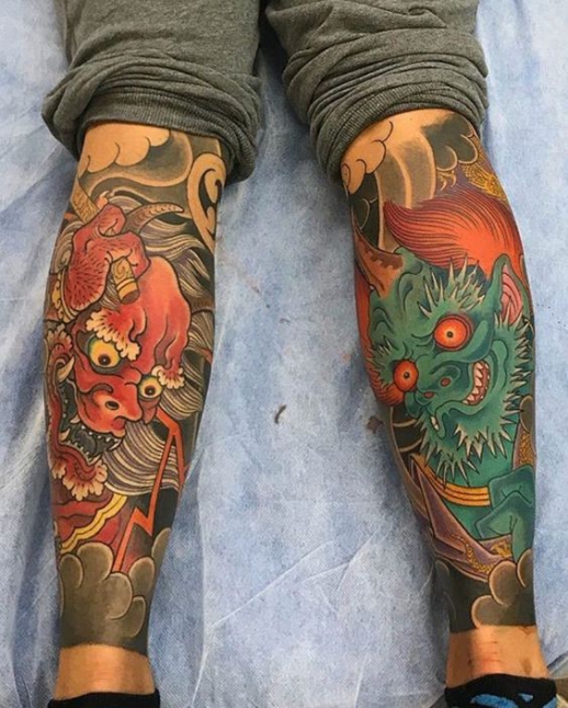 hinh-xam-mat-quy-o-bap-chan-cho-nam Mẫu hình xăm tattoo mặt quỷ 2 bắp chân cho nam