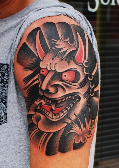 hinh-xam-mat-quy-o-bap-tay-cho-nam Mẫu hình xăm tattoo mặt quỷ ở bắp tay cho nam