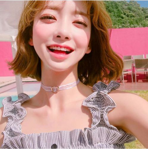 Các cô gái đã chọn được kiểu tóc ngắn ngang vai xoăn cụp đuôi dành cho mình trước khi bước đến salon chưa? Cùng Lamdepwiki bắt đầu làm đẹp dung nhan nhé.