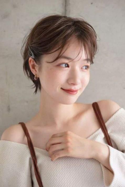 Mẫu tóc layer ngắn cho nữ gương mặt to tròn - Số 1 Tổng hợp các cách tạo mẫu tóc layer mái ngắn cho nữ đẹp dịu dàng, xinh xắn và quyến rũ nhất hình ảnh số 1