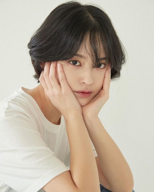 Mẫu tóc layer ngắn cho nữ gương mặt to tròn - Số 4 Tổng hợp các cách tạo mẫu tóc layer mái ngắn cho nữ đẹp dịu dàng, xinh xắn và quyến rũ nhất hình ảnh số 4