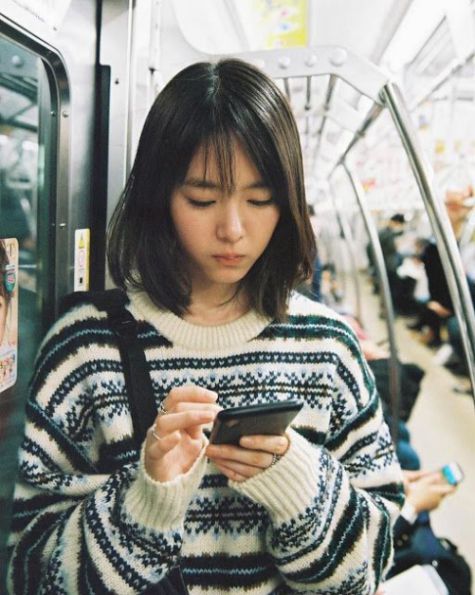 Mẫu tóc layer ngắn mái thưa đẹp cho nữ - Số 4 Tổng hợp những mẫu tóc layer mái thưa đẹp mới nhất cho phái nữ - hình ảnh số 4