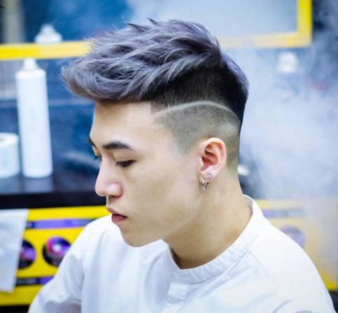 Mẫu tóc mohican uốn cho nam - Hình ảnh số 1 Xu hướng tạo kiểu tóc mohican uốn phù hợp cho nam mọi độ tuổi - Hình ảnh số 1