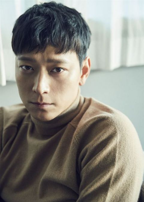 Mẫu tóc layer uốn đẹp nhất cho nam hình ảnh số 3 Bật mí các chàng trai cá tính những mẫu tóc layer uốn đẹp mới nhất không bao giờ lỗi xu hướng - Hình ảnh số 3