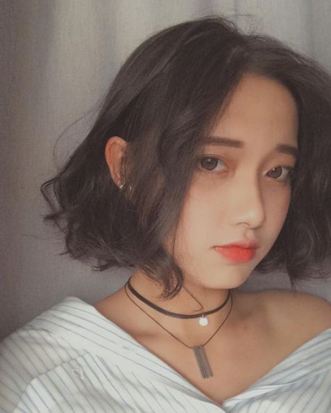 Các kiểu tóc ngắn hình gợn sóng nước được yêu thích ngày nay - Hình ảnh 1 Cập nhật xu hướng tóc uốn sóng nước cùng mái tóc ngắn siêu cute và lôi cuốn. Mà bất cứ ai cũng muốn 1 lần sỡ hữu trong đời.