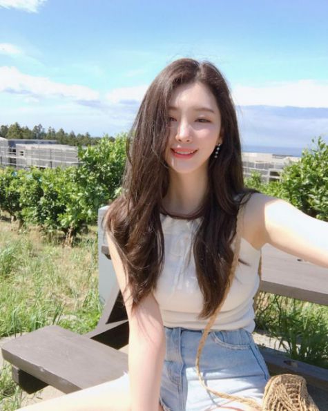 Tóc layer dài ngang đến lưng đẹp nhất siêu gợi cảm và cuốn hút - Phối cảnh số 2 Tóc nữ layer dài ngang đến lưng đẹp mới nhất siêu cuốn hút cho nữ - Hình ảnh số 2