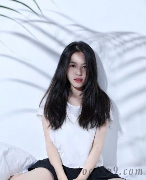 Tóc layer duỗi thẳng tự nhiên đẹp nhất xinh như hot girl - Phối cảnh số 1 Tóc nữ layer duỗi thẳng tự nhiên đẹp mới nhất xinh như hot girl - Hình ảnh số 1