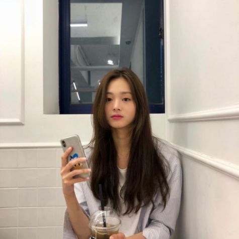 Tóc layer duỗi thẳng tự nhiên đẹp nhất xinh như hot girl - Phối cảnh số 2 Tóc nữ layer duỗi thẳng tự nhiên đẹp mới nhất xinh như hot girl - Hình ảnh số 2