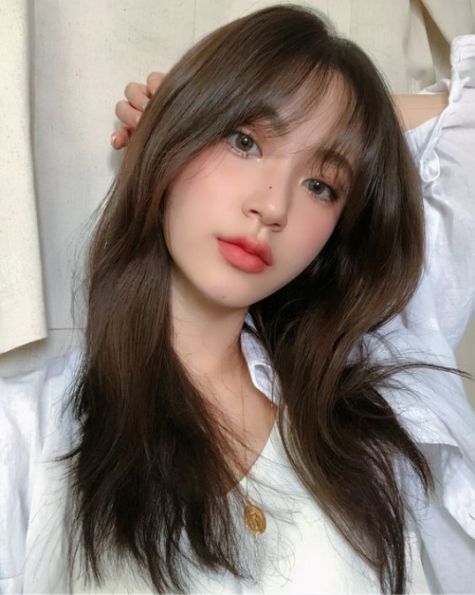 Tóc layer mái thưa đẹp cho mọi cô gái trẻ trung - Phối cảnh số 1 Tóc nữ layer mái thưa đẹp cho mọi cô gái trẻ trung hiện nay - Hình ảnh số 1