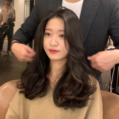 Tóc layer uốn đẹp nhất cho nàng thay đổi diện mạo - Phối cảnh số 2 Tóc nữ layer uốn đẹp nhất cho nữ muốn thay đổi diện mạo - Hình ảnh số 2