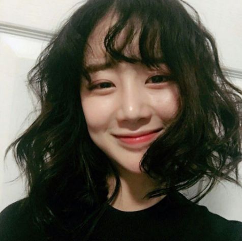 Tóc nữ uốn xoăn đuôi Hàn Quốc đẹp nhất số 2 Tóc uốn xoăn đuôi đang nắm bắt xu hướng Hàn Quốc, làm nhiều chị em phụ nữ thích thú - Hình ảnh số 2