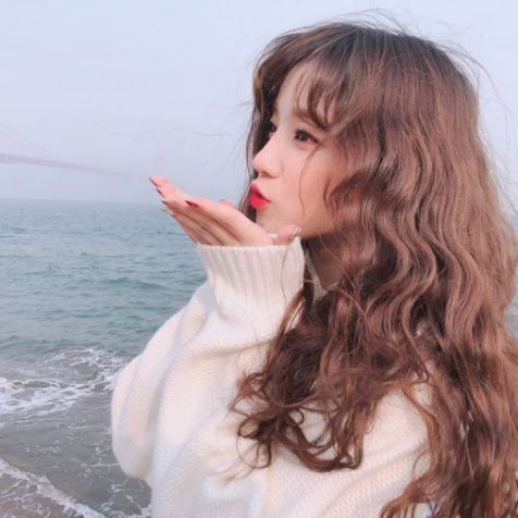 Tóc nữ xoăn Hàn Quốc đẹp nhất số 1 Xem ngay phong cách tạo kiểu tóc xoăn Hàn Quốc đẹp giúp phái nữ trẻ hóa làn da - Hình ảnh số 1