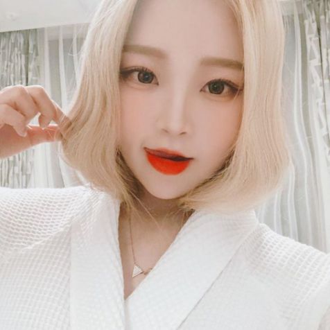 Thay đổi nhan sắc cùng kiểu tóc ngang vai màu khói hồng không bao giờ lỗi thời Không cần nhiều thứ gì cả, chỉ cần sở hữu mái tóc ngắn ngang vai cùng màu sắc hồng này là đủ để biến thành cô gái trẻ trung một cách thu hút rồi đó nhé.