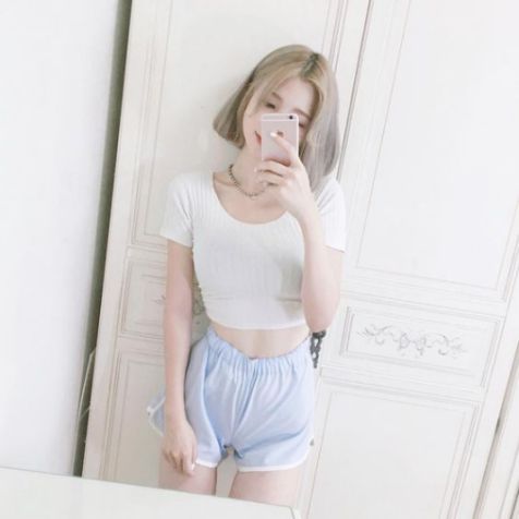 Tóc ngắn sành điệu cùng nhất màu xám khói mới nhất Điểm danh những màu khói xám được các bạn trẻ săn đón nhiệt liệt vào những chuyến đi chơi, đi du lịch.