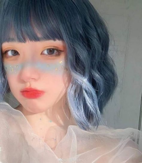 Bộc lộ cá tính bản thân qua mái tóc ngắn màu khói xanh Dễ thương, dễ thương, đáng yêu là những gì cô gái trẻ trung nhận được khi bước đến thẩm mỹ viện chọn ngay màu sắc màu xanh độc đáo.