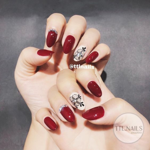 Những mẫu nail màu đỏ cherry cuốn hút hiện nay - hình ảnh 3 Mẫu móng tay nail màu đỏ cherry đẹp nhất - hình 3