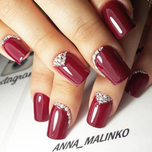Mẫu nail màu đỏ đính đá đơn giản mà sang trọng Mẫu móng tay nail màu đỏ đính đá đẹp nhất - hình 1