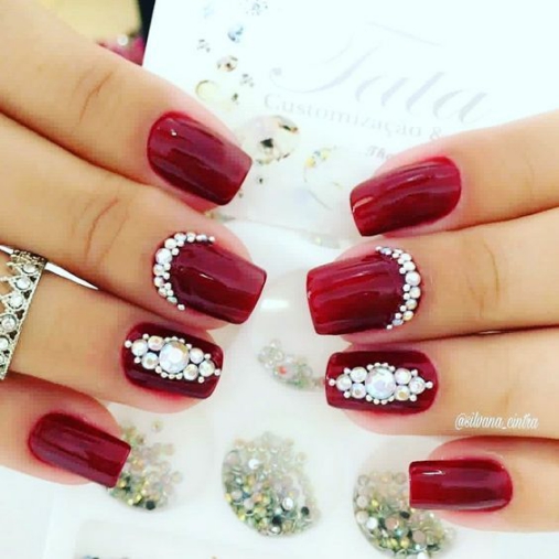 Tùy theo sở thích để bạn lựa chọn nail màu đỏ đính đá phù hợp Mẫu móng tay nail màu đỏ đính đá đẹp nhất - hình 2
