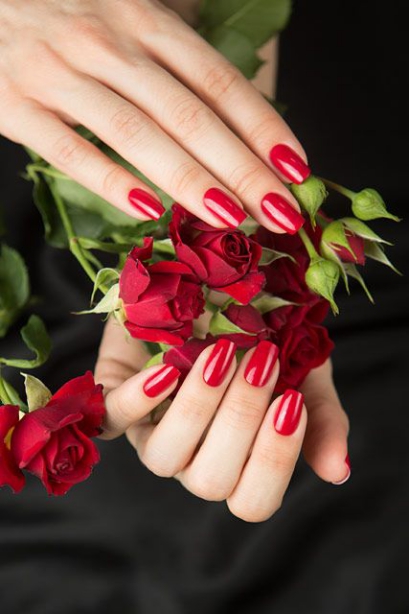 Mẫu nail màu đỏ tươi nhẹ nhàng và lãng mạn Mẫu móng tay nail màu đỏ tươi đẹp nhất - hình 2
