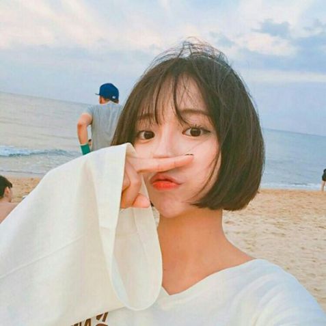 Xu hướng mái tóc ngắn tại xứ Hàn Quốc mới nhất hiện nay - Hình ảnh 1 Tóc ngắn phong cách Hàn Quốc, được nhiều cô gái Việt yêu thích. Giúp mọi cô nàng thêm trẻ trung và sành điệu cùng các bộ thời trang.