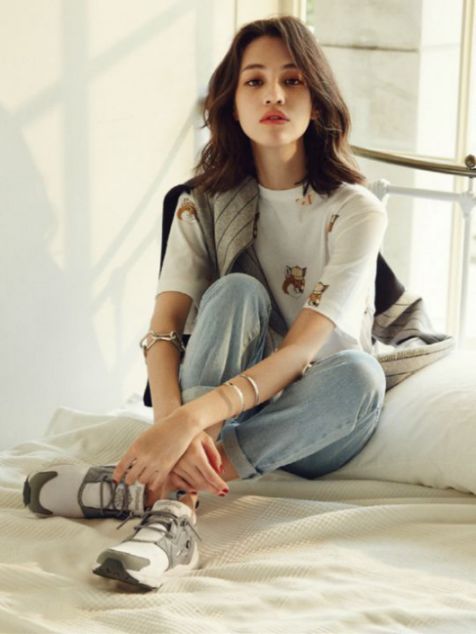 Album mái tóc ngắn rẽ ngôi HOT nhất thời gian qua - Hình ảnh 1 Mái tóc ngắn kết hợp phong cách rẽ ngôi 4/6 cho toàn bộ chị em yêu thích làm đẹp. Giúp khuôn mặt trông xinh xắn và quyến rũ hơn.