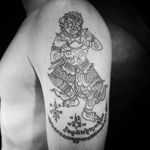 Hình xăm tattoo hoa văn phong cách khmer ở bắp tay Hình xăm hoa văn phong thủy khmer đẹp ở bắp tay