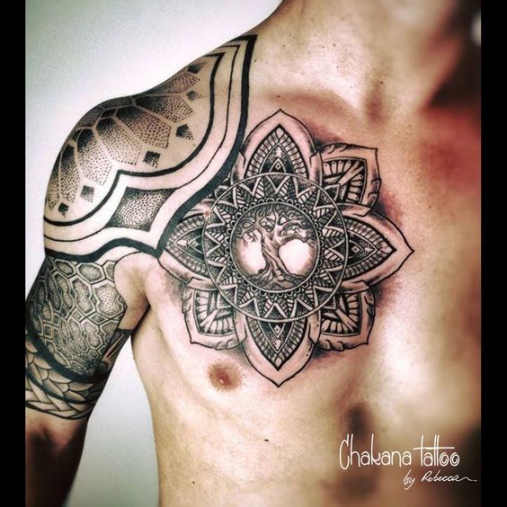 Hình xăm hoa văn ở bắp tay và ngực đẹp theo cách mạnh mẽ Xem ngay phong cách nghệ thuật tattoo hoa văn ở bắp tay mới nhất