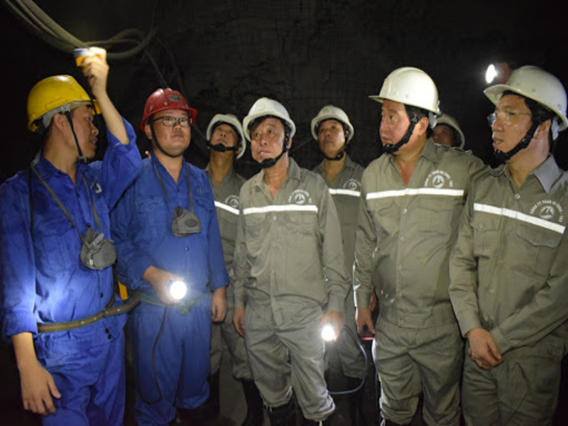 Áo phản quang là gì và cách phân loại, bảo quản đúng cách - AnToanAZ