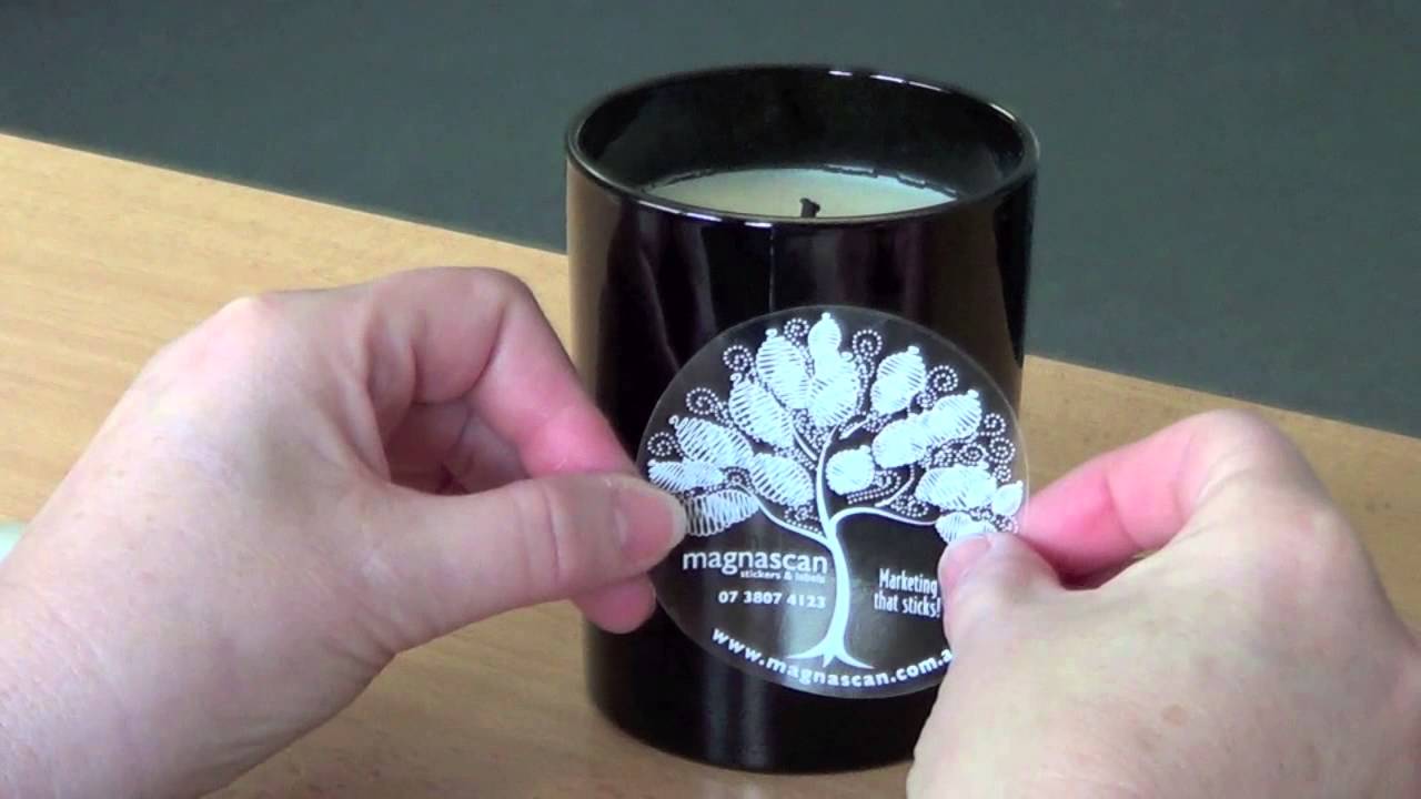 Ưu điểm và ứng dụng của in decal trong chữ trắng