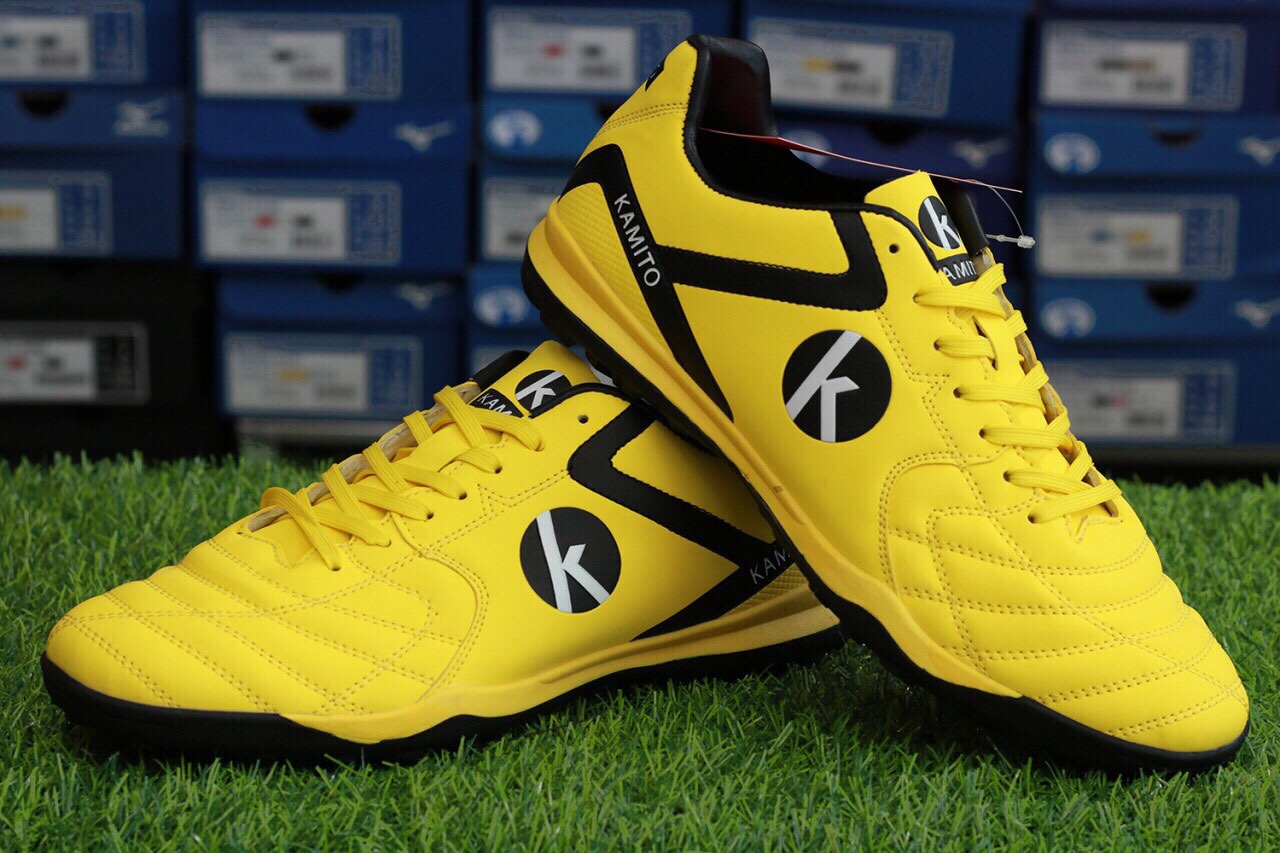 Các thương hiệu phổ biến nhất của giày bóng đá sân cỏ nhân tạo