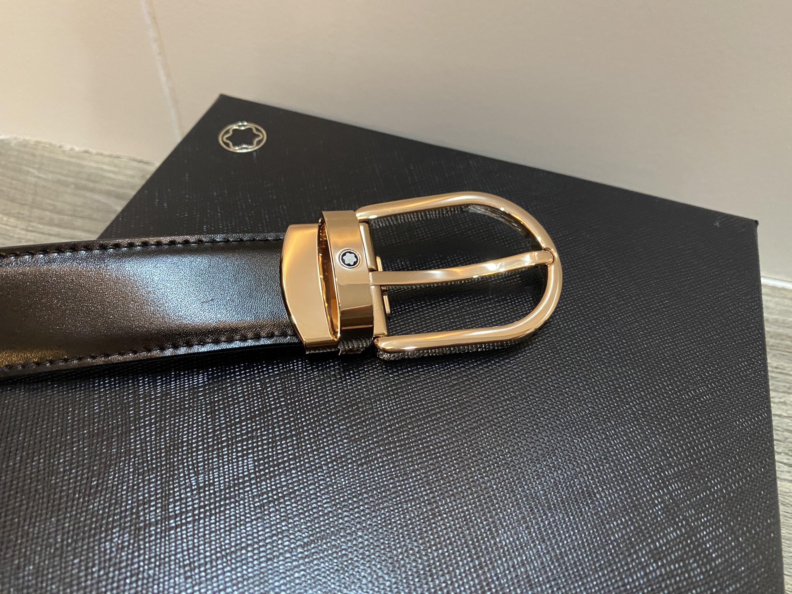 Những điều bạn chưa biết về thương hiệu thắt lưng Montblanc nổi tiếng | ELLY