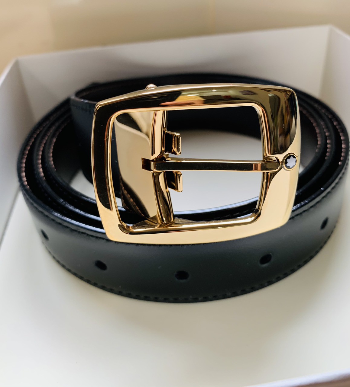 Những điều bạn chưa biết về thương hiệu thắt lưng nổi tiếng thế giới Montblanc | ELLY