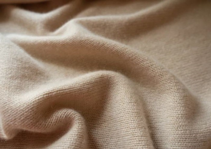 Vải Cashmere là gì? Những kiến thức cơ bản nhất về chất liệu Cashmere