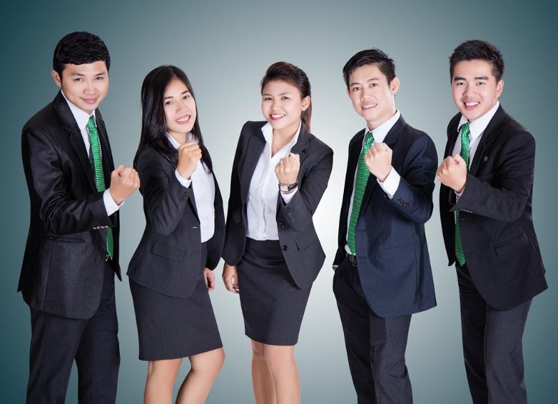 4 lợi ích của đồng phục công sở nhất định phải biết - OEMgroup.vn - Quà tặng doanh nghiệp