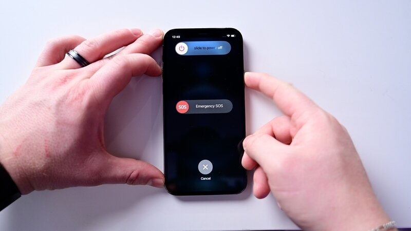 Màn hình iPhone 11 màu vàng